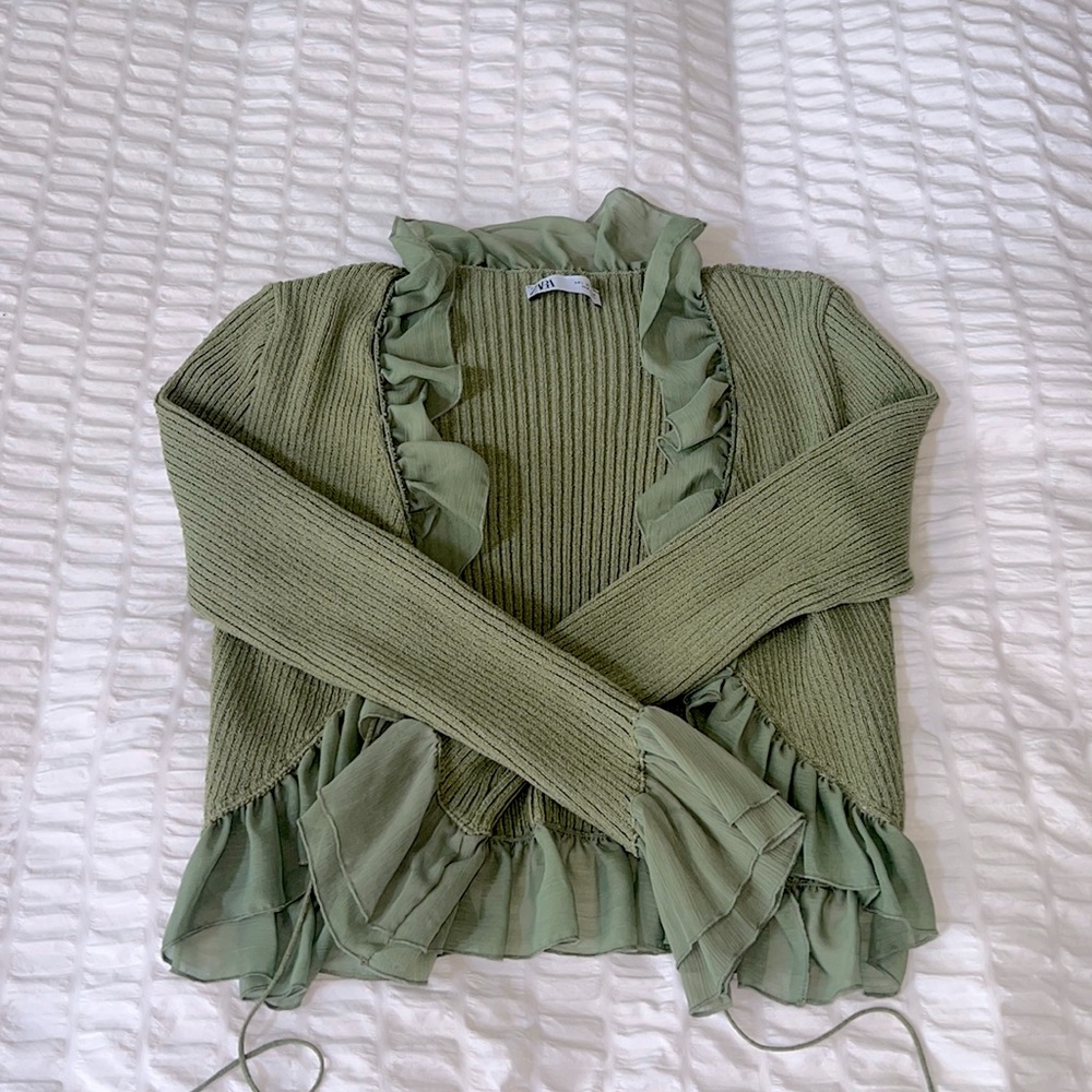 Ribbed forest green fairy cardigan from Zara, size Large fits like a Medium